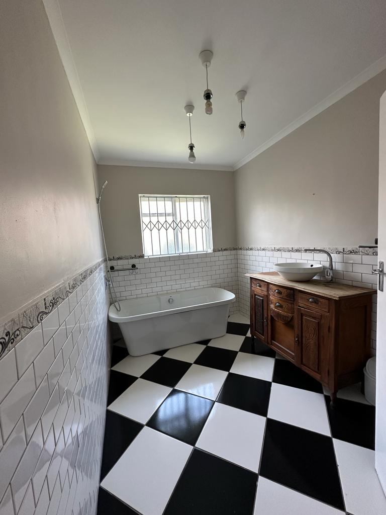To Let 3 Bedroom Property for Rent in Bothasig Western Cape